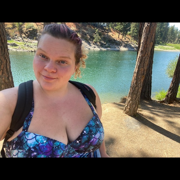 Meet your Posher, Robin M. Milligan. Artist, adventurer, entrepreneur. - Picture 5 of 5